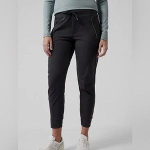 Athleta | Trekkie North Jogger | Size 8 | Black